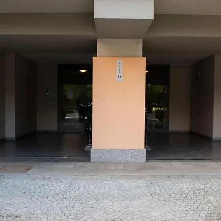 Bella Ciao Airport Apartment *