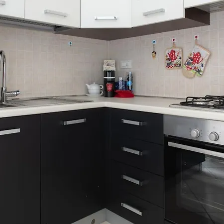 Bella Ciao Airport Apartment *